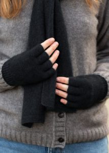 Possum Merino Fingerless Gloves black- Ecowool